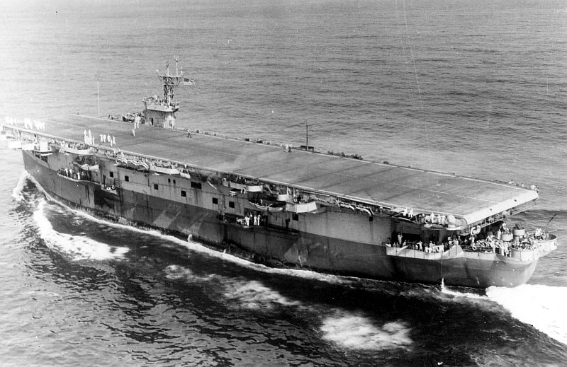 文件:USS Bogue (ACV-9) underway near Norfolk, Virginia (USA), 20 June 1943 (80-G-71314).jpg