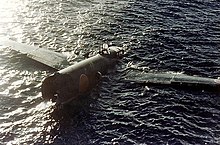文件:Crashed Mitsubishi G4M floating off Tulagi on 8 August 1942 .jpg