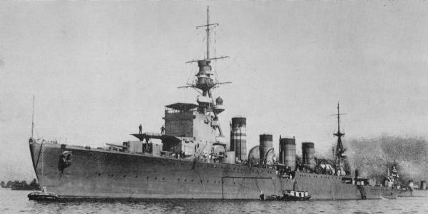 文件:IJN cruiser Jintsu in 1925 at Kure.jpg