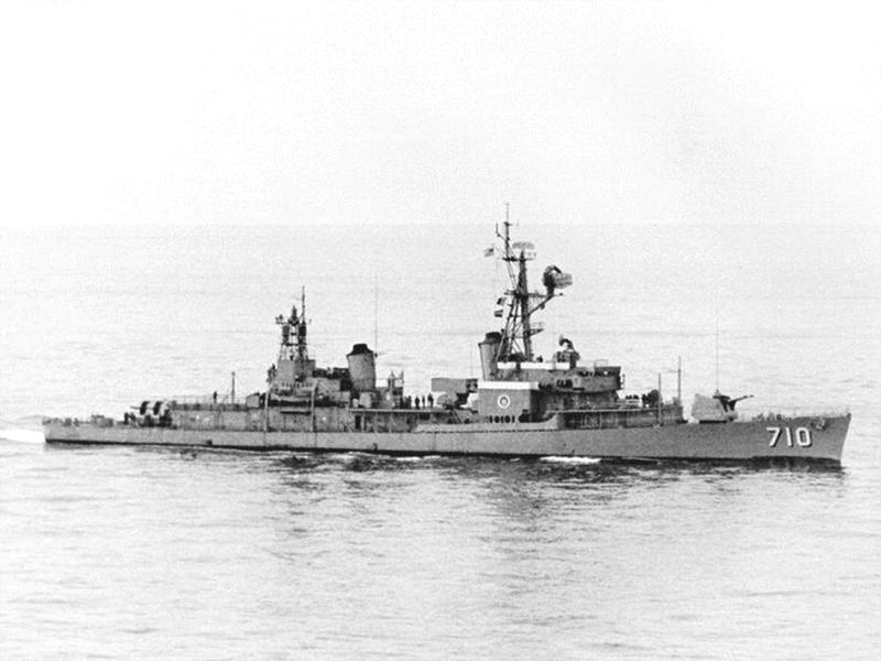 文件:USS Gearing (DD-710) underway at sea on 27 January 1967 (KN 14675).jpg