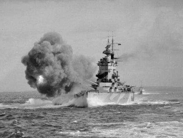 文件:HMS Nelson during gunnery trials.jpg