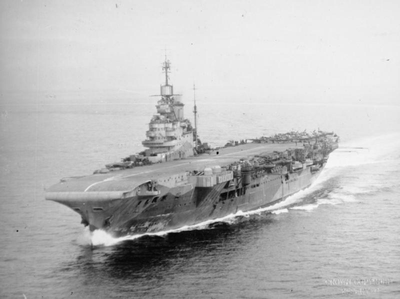 文件:HMS Indomitable (92) underway 1943.jpg