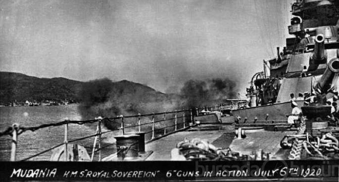 文件:HMS Royal Sovereign bombing Mudanya Turkey-July 1920.jpg