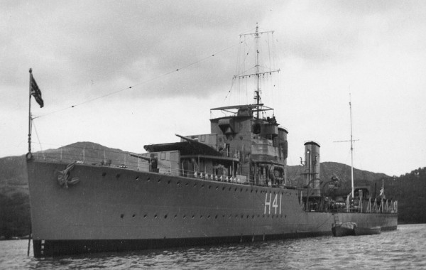文件:HMS Ardent bow.jpg