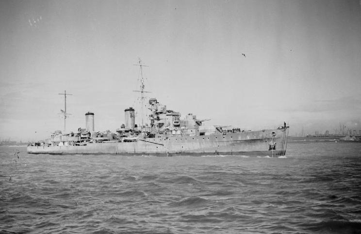 文件:HMS Aurora 1942 IWM A 8158.jpg