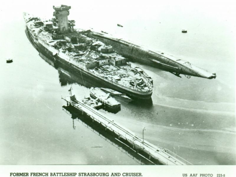 文件:The battleship Strasbourg in 1944.jpg