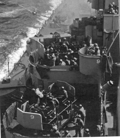 1945年4月11日一架零战撞击密苏里号