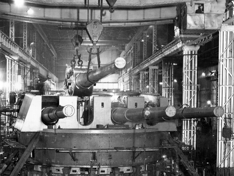 文件:Quadruple gun mounting in 24 Shop, Elswick Works (26345255273).jpg