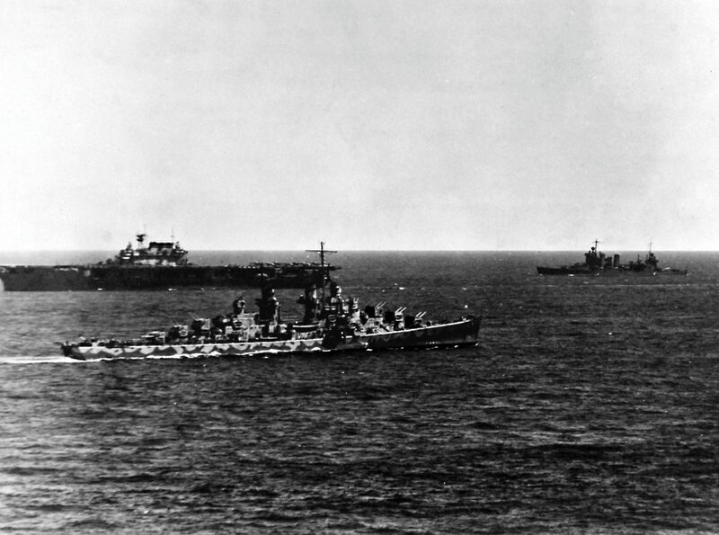 文件:USS Hornet (CV-8), USS New Orleans (CA-32) and USS Atlanta (CL-51) at sea on 6 June 1942 (80-G-88908).jpg