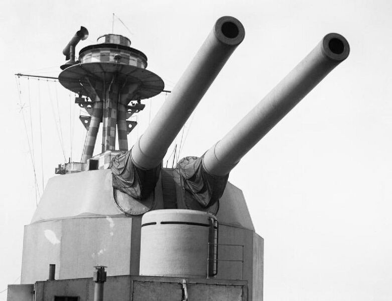文件:HMS Terror 15 inch guns 1915 IWM SP 1612.jpg