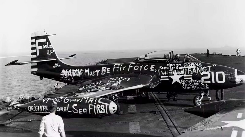 文件:AD-5W dropped on wasp.jpg