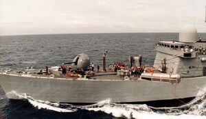 福克兰群岛战争期间的考文垂号，可以看到她舰桥顶部画着的英国国旗