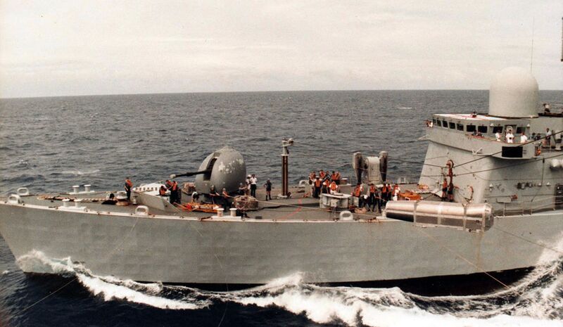 文件:1982-04-17-RAS-with-RFA-Fort-Austin.jpg