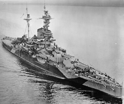 1943年9月君权在美国费城海军造船厂进行大修