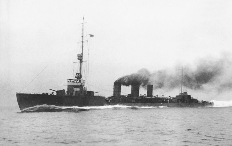 文件:Japanese cruiser Tatsuta 1919.jpg