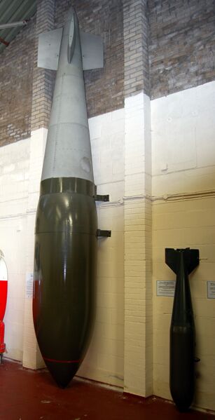 文件:Tallboy bomb, Yorkshire Air Museum, Elvington. (6918474131) 1.jpg