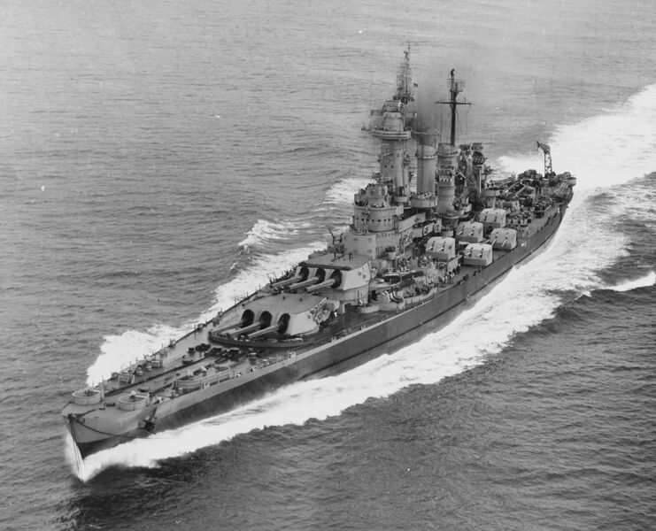 文件:USS Washington (BB-56) in Puget Sound, 10 September 1945.jpg