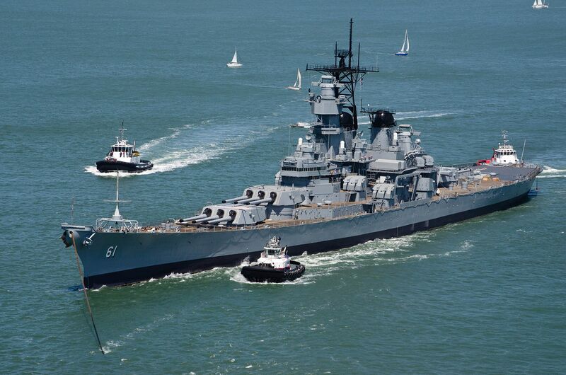 文件:Course Correction, USS Iowa, BB-61.jpg