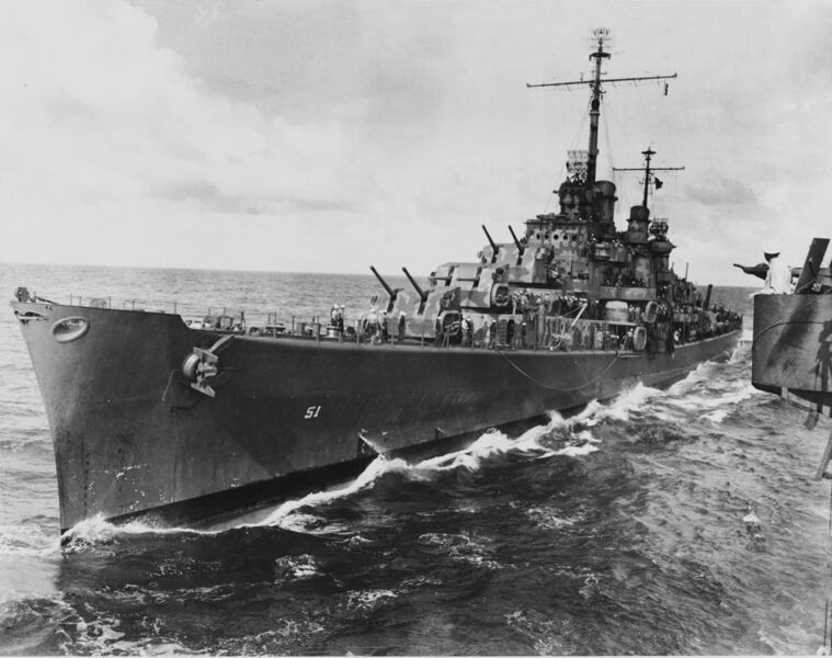 文件:USS Atlanta (CL-51) underway at sea on 16 October 1942 (NH 97807).jpg