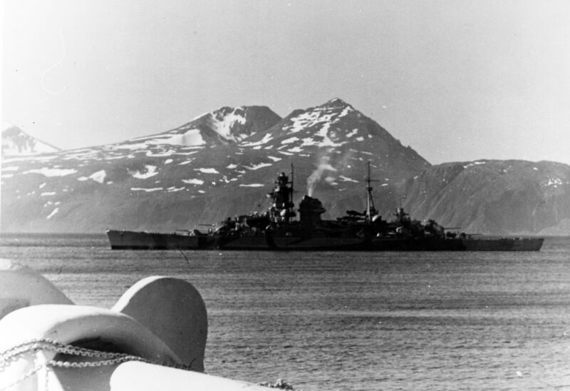 文件:German cruiser Admiral Hipper off Norway 1942.jpg