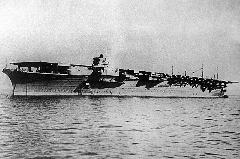 文件:Japanese.aircraft.carrier.zuikaku.jpg
