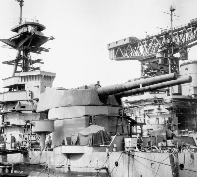 文件:HMS Roberts 15in Mark I Mod Turret.jpg