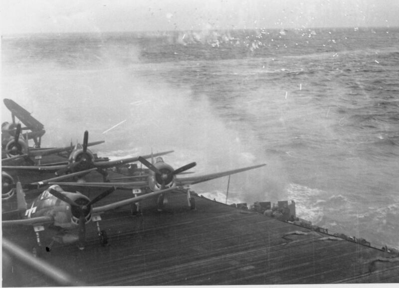 文件:F6F-5 VF-19 CV-16 Nov1944.jpg