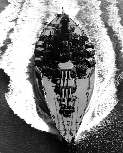 文件:USS Tennessee BB43.jpg