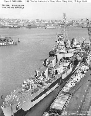 1944年9月在马雷岛海军工厂进行大修期间的查尔斯·奥斯本号
