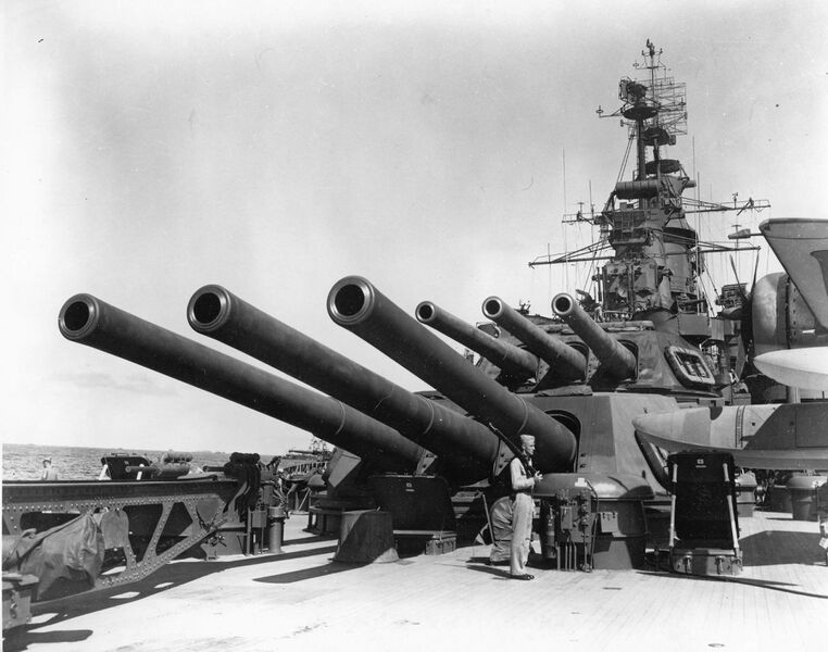 文件:USS California (BB-44) after turrets.jpg