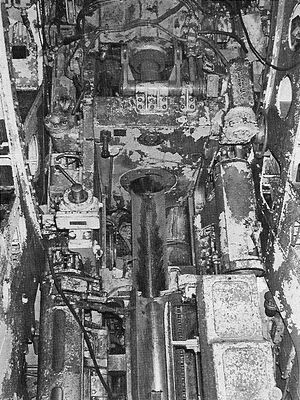 发生炸膛后的炮塔内部情况，可以看到非常多的地方都有被烧过的痕迹