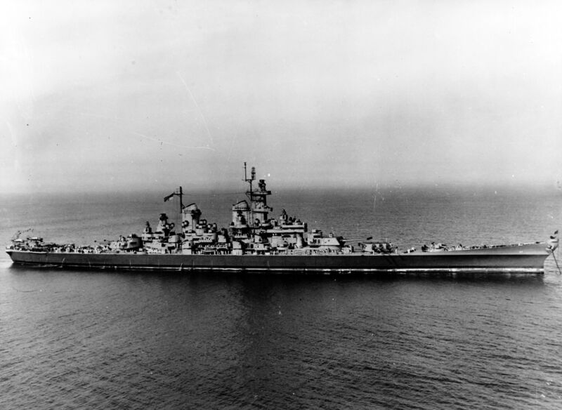 文件:USS Wisconsin (BB-64) at anchor on 30 May 1944 (80-G-453313).jpg