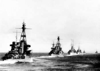 1942年5月珊瑚海海战结束后在附近进行巡航的盟军巡洋舰队,从前到后分别是盐湖城号、芝加哥号(CA-29)、堪培拉号(HMAS Canberra D33)和澳大利亚号(HMAS Australia D84)