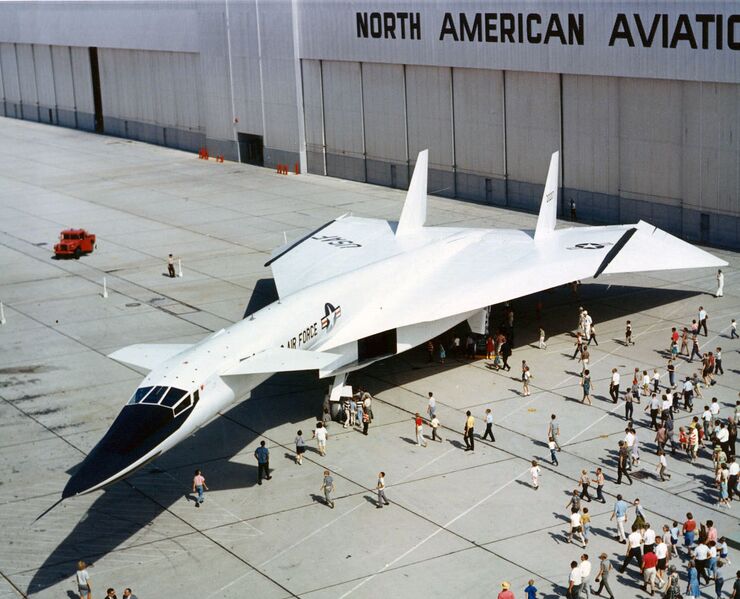文件:North-American-Aviation-XB-70A-1-NA-Valkyrie-62-0001-rollout-Palmdale-California-11-May-1964.jpg