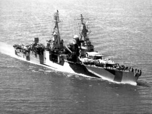 USS Indianapolis (CA-35) underway in 1944 (stbd).jpg