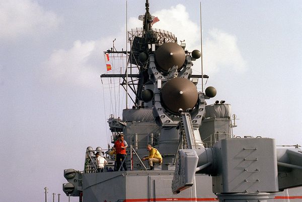 SPG-55 radars aboard USS Mahan (DDG-42) on 21 August 1983 (6429184).jpg