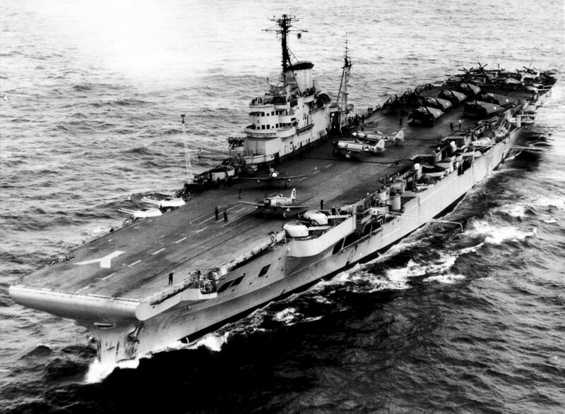 文件:2880px-HMS Illustrious (ca. 1954) (20921205028).jpg