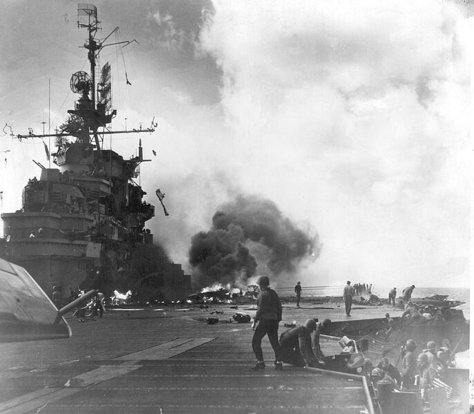 文件:USS Hancock Accident 21011945.jpg