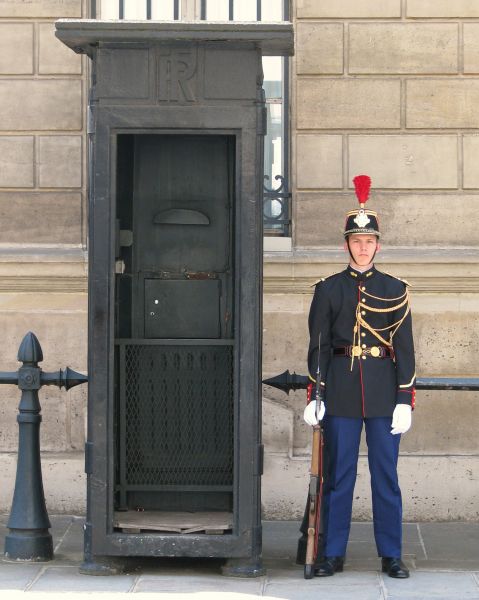 文件:Republican Guard Élysée Palace 1.jpg