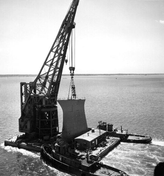 文件:USSKentuckyBow.jpg