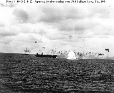 1944年2月22日美军空袭马里亚纳群岛期间贝劳伍德遭到日机飞机的袭击