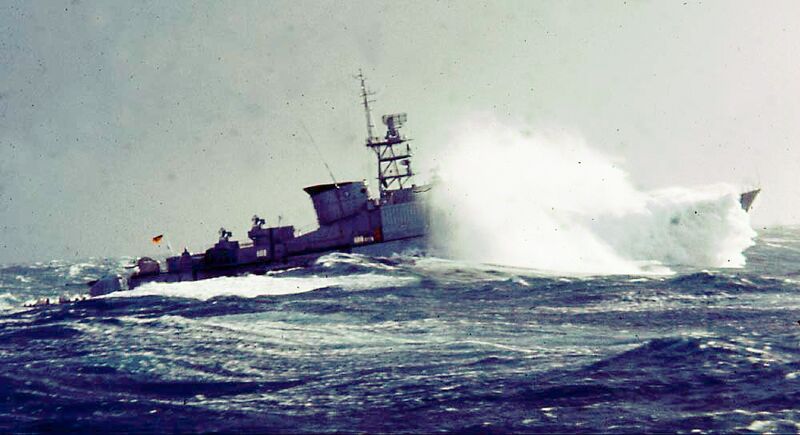 文件:09 Lubeck D in Bay of Biscay Feb 1975.jpg