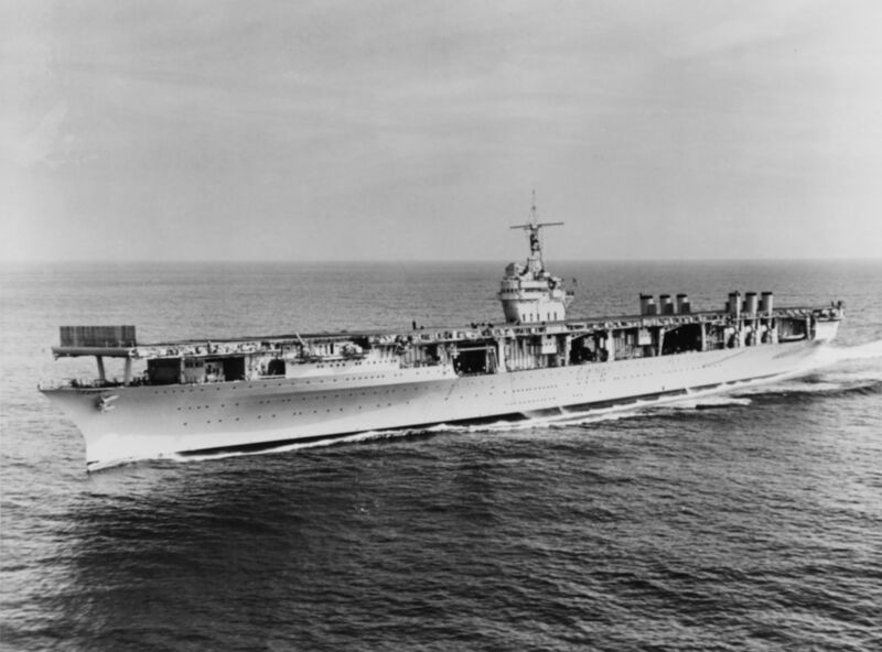 文件:USS Ranger (CV-4) underway at sea during the later 1930s.jpg