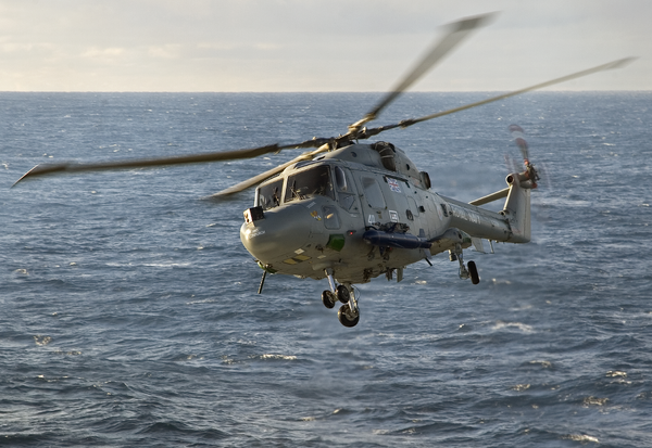 爱丁堡号驱逐舰（HMS Edinburgh D97）上的“山猫”HAS.3，注意挂载的“海贼鸥”导弹，摄于2007年。