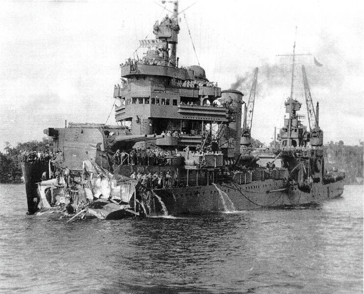 文件:Damaged USS New Orleans (CA-32) reaching Tulagi on 1 December 1942.jpg