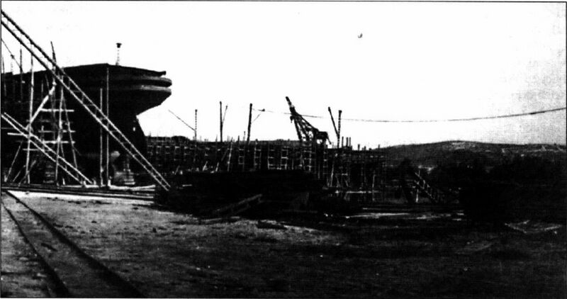 文件:Incomplete Number 64-class cruiser, in drydock. 1915.jpg