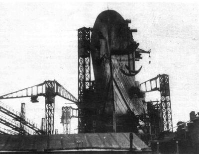 1915年在造船厂建造的金伯恩号。