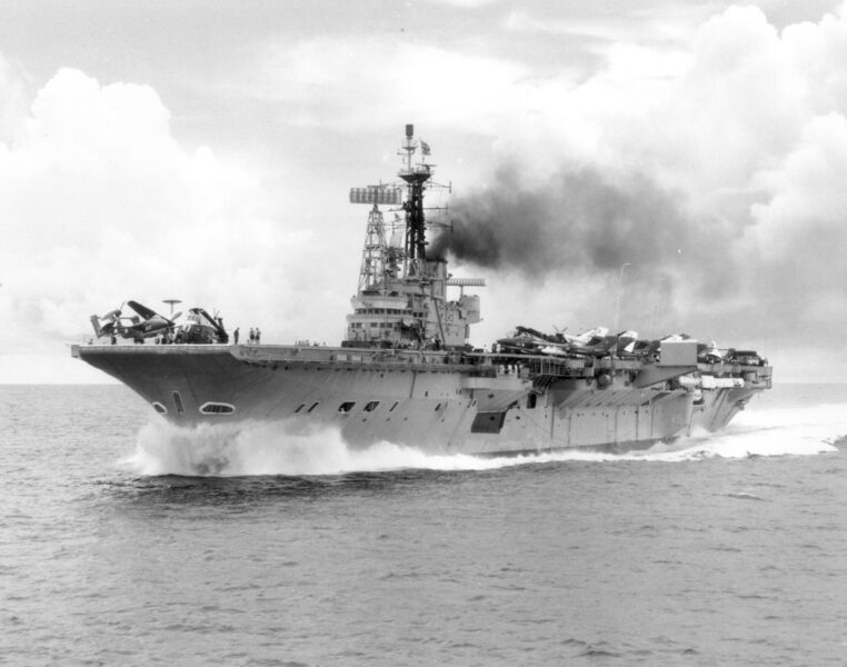 文件:HMS Centaur 1965.jpg