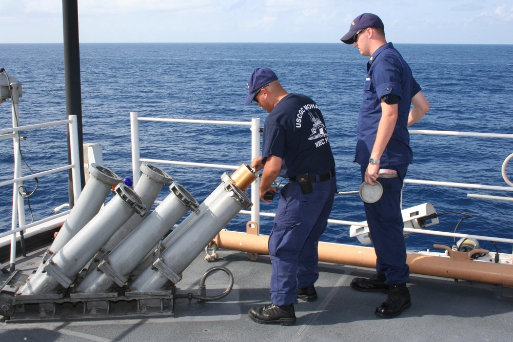 文件:USCGC Mohawk mk36 surboc.webp - 舰R百科
