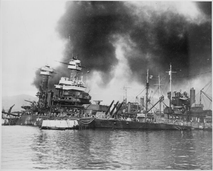 文件:Naval photograph documenting the Japanese attack on Pearl Harbor, Hawaii which initiated US participation in World... - NARA - 295983.jpg